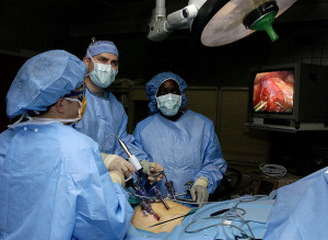 800px-Laparoscopic_stomach_surgery